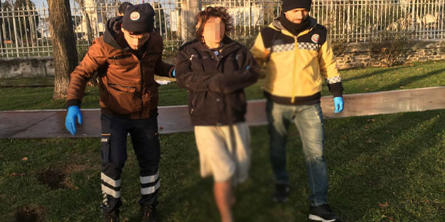 Tecavüz ettikleri evsiz kadının kıyafetlerini yaktılar