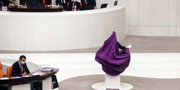 Tecavüzlere suspus olan CHP, İstanbul Sözleşmesi'ni şova dönüştürdü