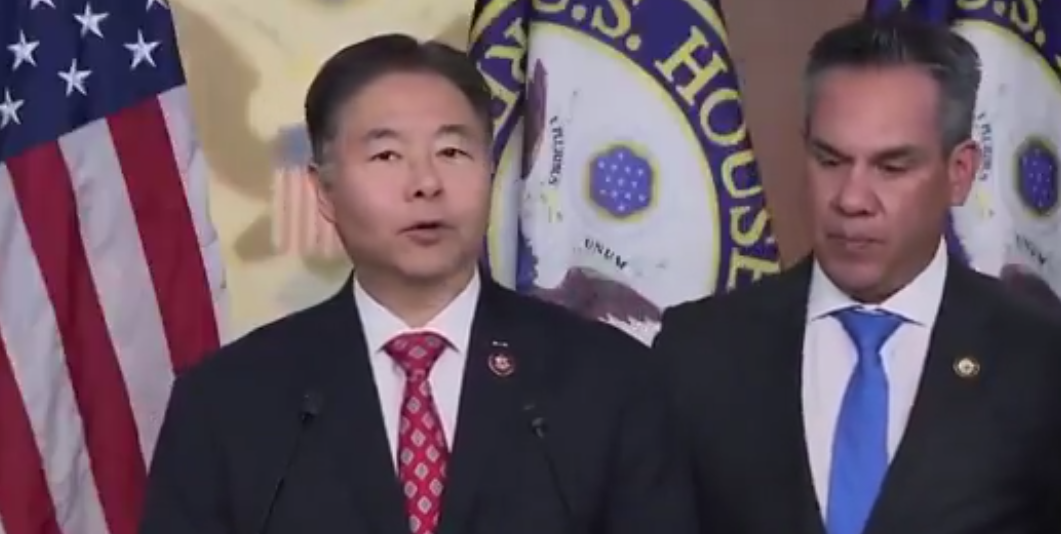 Ted Lieu'dan Trump’a 'çocuk tecavüzü' suçlaması! Ya Trump idam edilecekti, ya İran’a saldırılacaktı