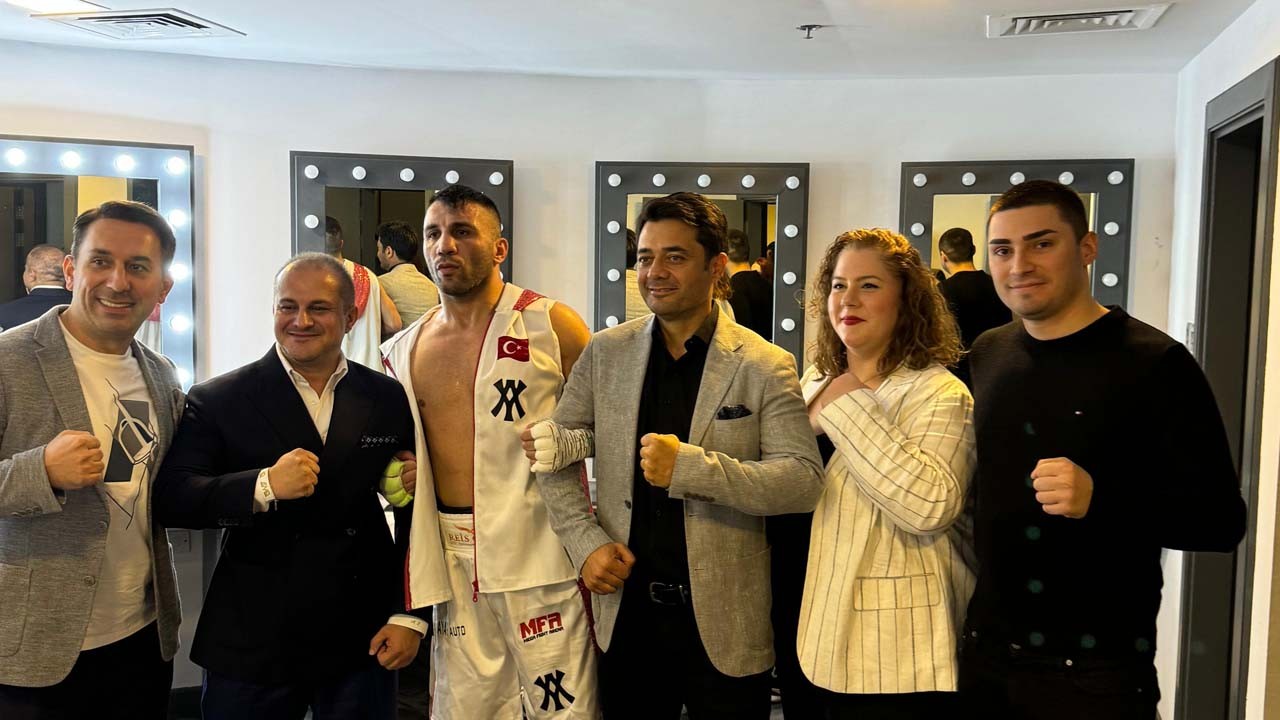 TEF Genel Başkanı Mert Şener, Milli Boksör Avni Yıldırım’ı tebrik etti.