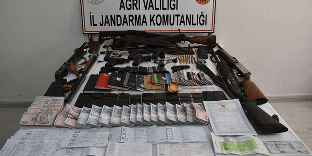 Tefecilere karşı yapılan operasyonda cephanelik gibi görüntüler!