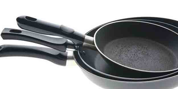 Teflon tavanın zararları! Bunu sakın yapmayın, bir leke deyip geçmeyin! Fransa, yasaklamaya hazırlanıyor