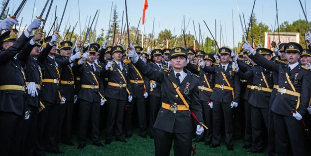 Teğmenleri savunan kitlenin ısrarla iddia ettiği gibi değil... İşte sorunun kaynağı!