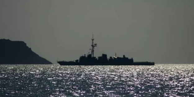 Tehlikeli gerginlik! Savaş gemileri Japon karasularına girdi