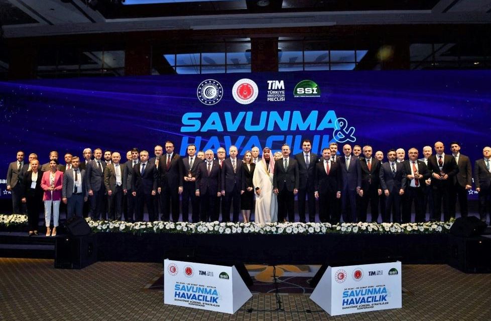 TEI'ye Hava Araçları Motorları ve Parçaları Ürün Grubu İhracat Birincisi ödülü