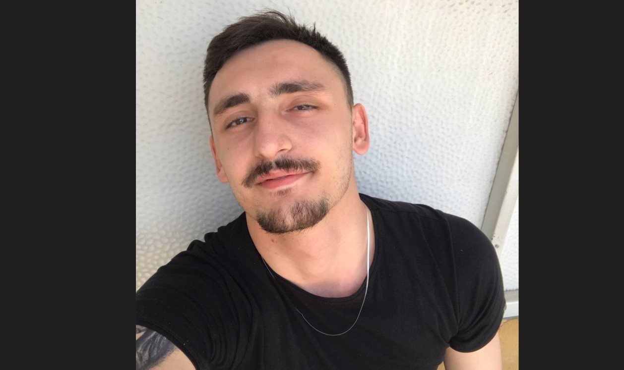 Tek başına yaşayan genç evinde kendini astı