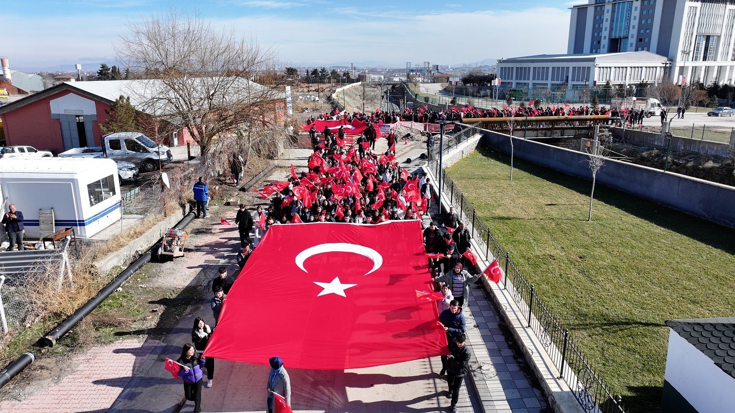 'Tek bayrak tek vatan' gençlik bayrak yürüyüşünde gurur dolu anlar yaşandı