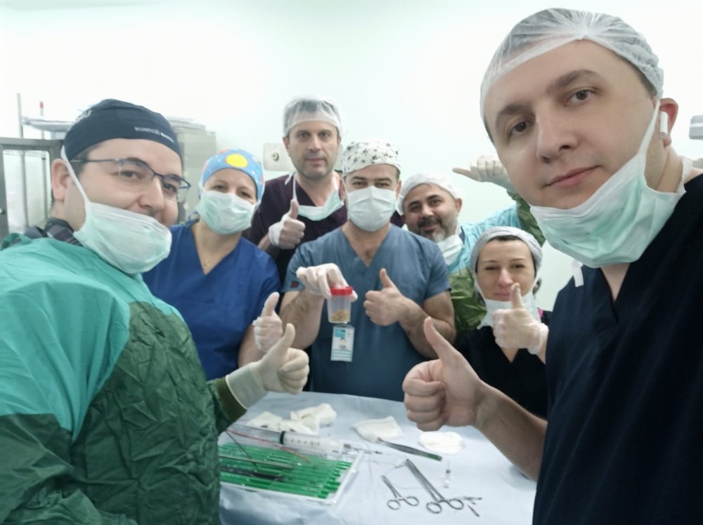 Tek böbrekli hastanın böbreğinden 100’e yakın taş çıktı 