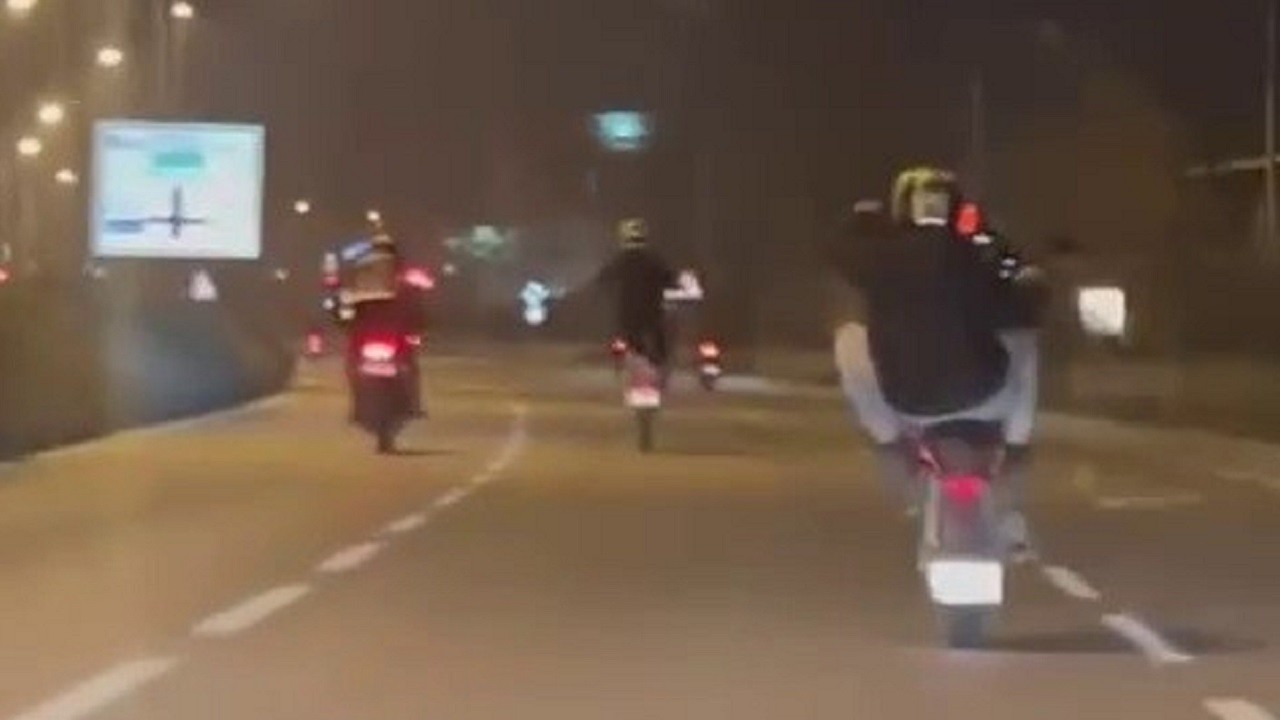 Tek teker üzerinde tehlikeli yolculuk