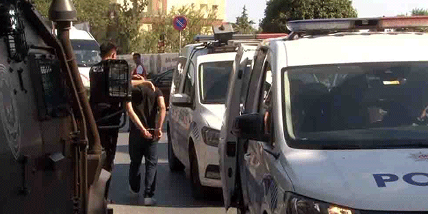 Tekel bayii cinayetinin zanlılarının mahkemesi sürerken adliye önünde hareketli saatler!