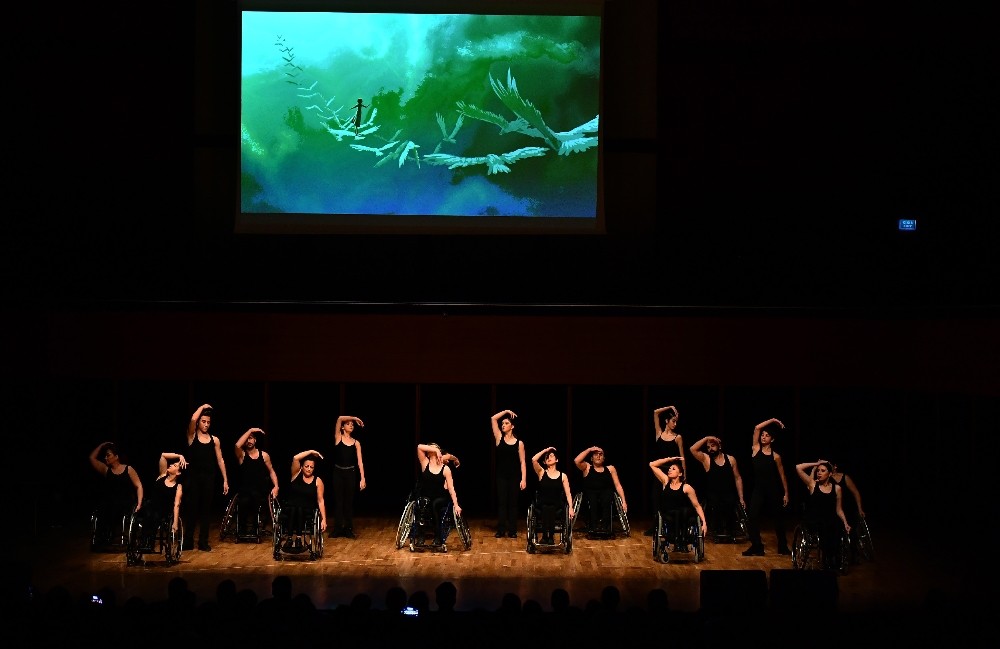 Tekerlekli sandalyede dans 