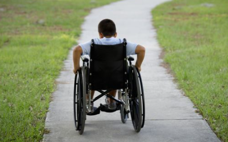 Tekerlekli sandalyesine kavuştu