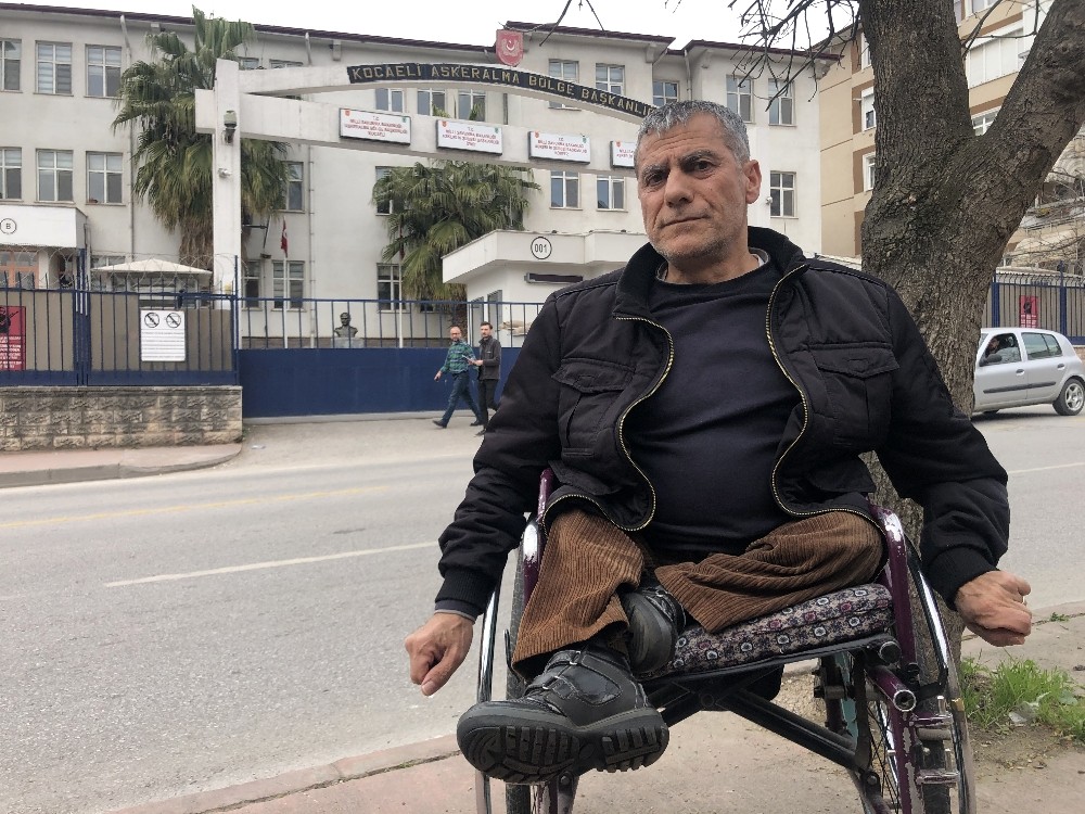Tekerlekli sandalyesiyle gönüllü askerlik başvurusunda bulundu 