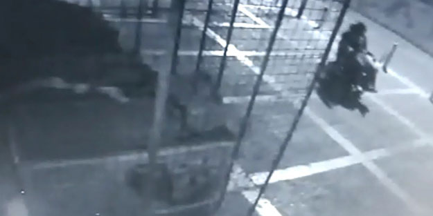 Tekerlekli sandalyeyle geldi, 40 bin TL değerinde ürün çalıp gitti
