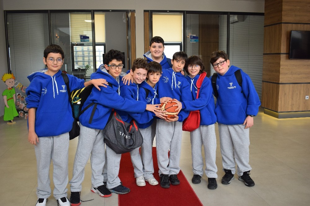 Tekfenli basketçiler rakip tanımıyor 