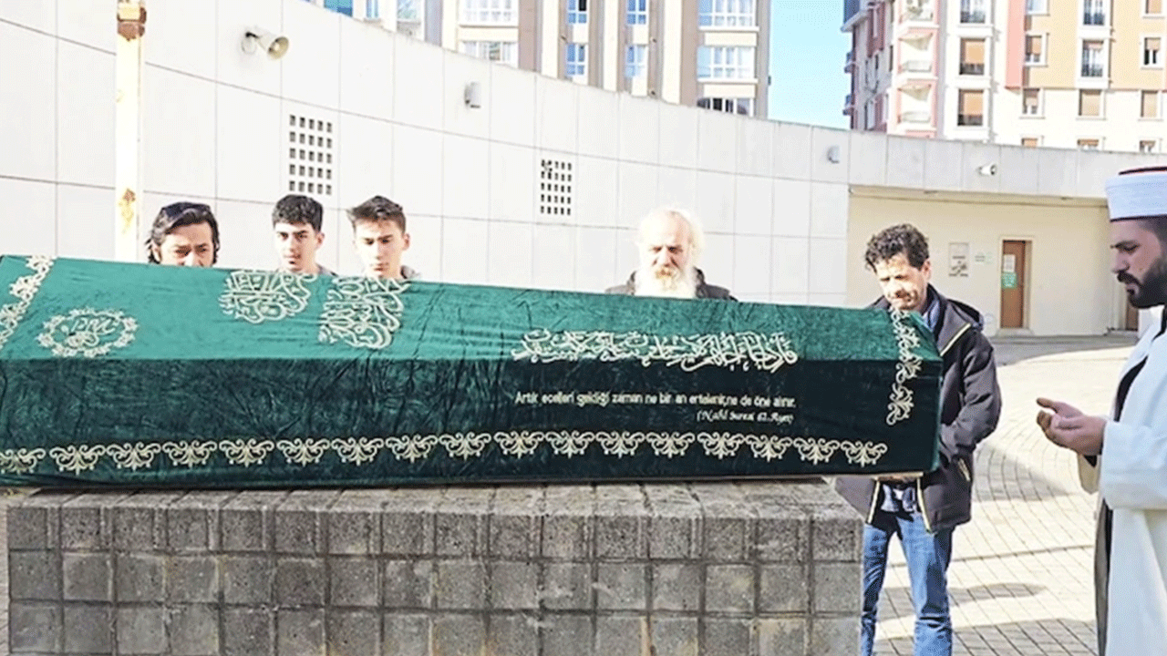 Ünlü oyuncunun cenazesine birkaç kişi katıldı