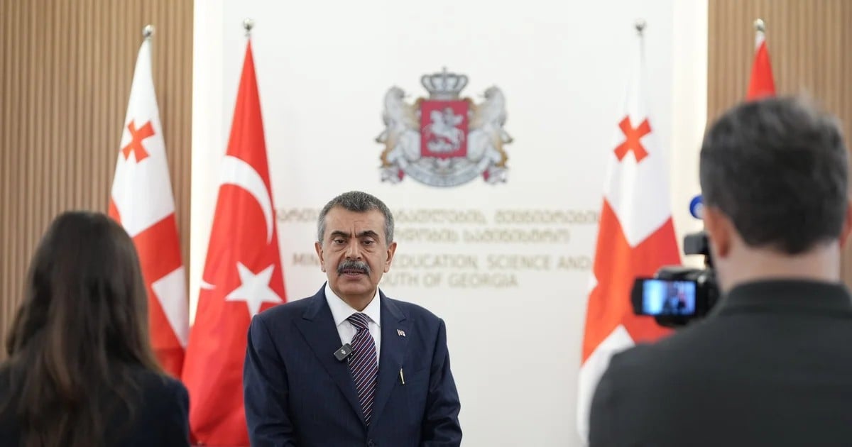 Tekin ve Mikanadze Tiflis'te eğitim iş birliği anlaşmasını imzaladı