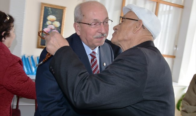 Tekirdağ Büyükşehir Belediye Başkanı Albayrak'tan huzurevine ziyaret