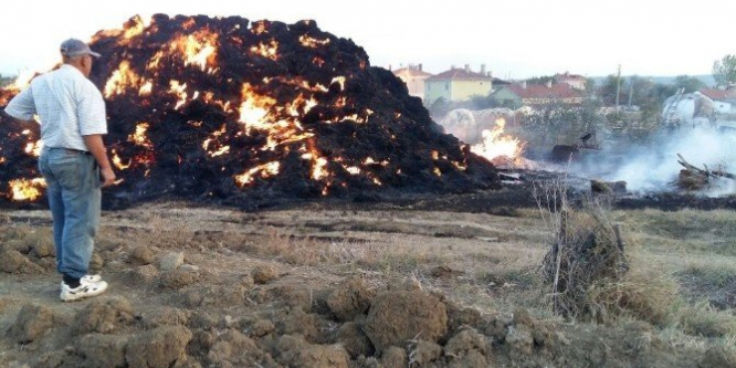 500 balya samanlık alev alev yandı