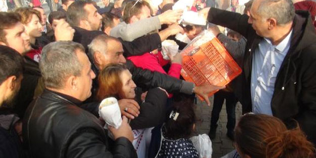 Tekirdağ'da bedava balık ekmek izdihamı