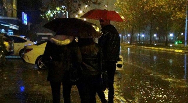 Tekirdağ'da beklenen yağış başladı