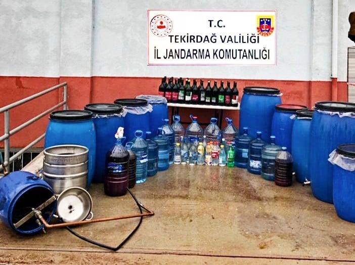 Tekirdağ’da bir tona yakın kaçak içki ele geçirildi 