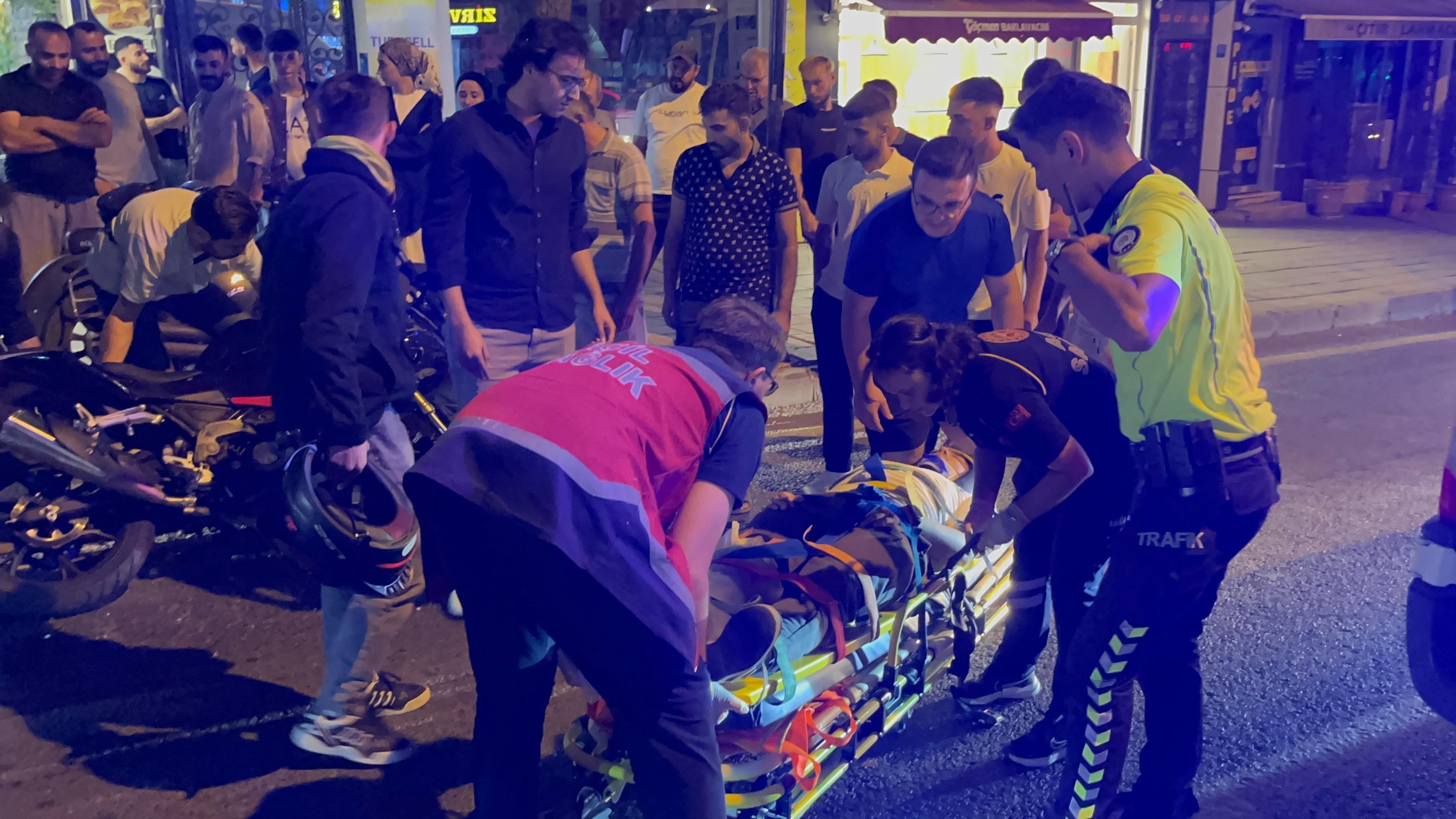 Tekirdağ’da feci kaza! Motosikletle minibüs çarpıştı, 2 genç yaralandı