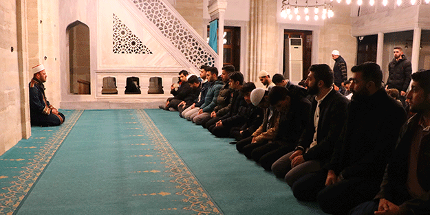 Tekirdağ’da gençler sabah namazında buluştu