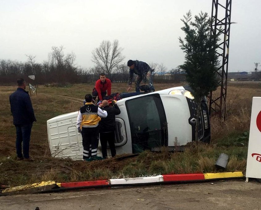 Tekirdağ’da hafif ticari araç tarlaya savruldu: 1 yaralı 
