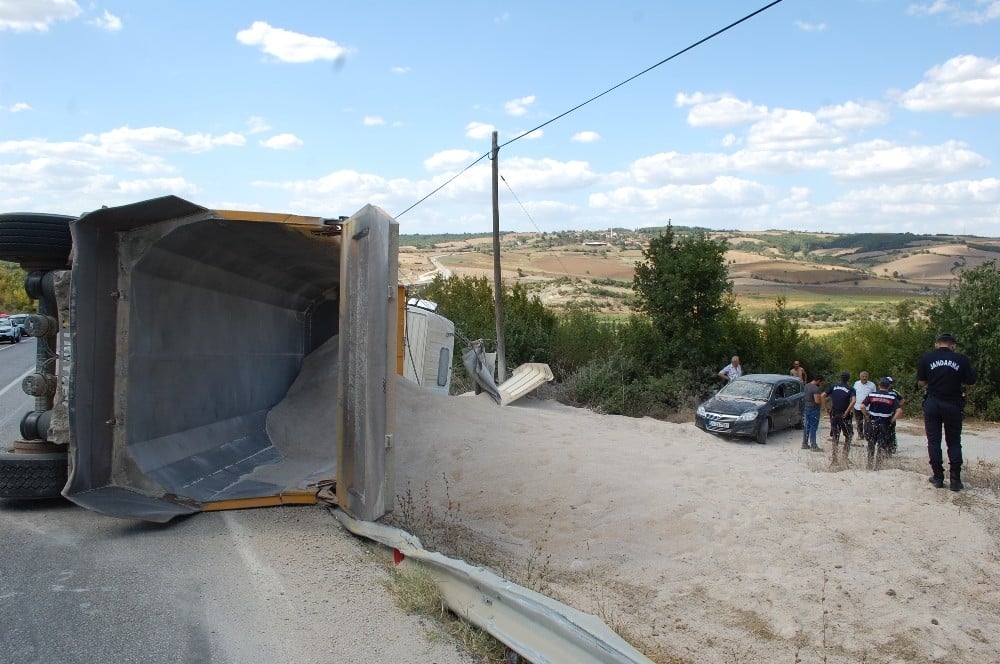 Tekirdağ’da hafriyat kamyonu devrildi: 1 yaralı 