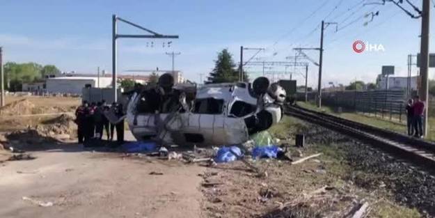 Tekirdağ'da hemzemin geçitte yük treni işçi servisine çarptı: 4 ölü, 7 yaralı