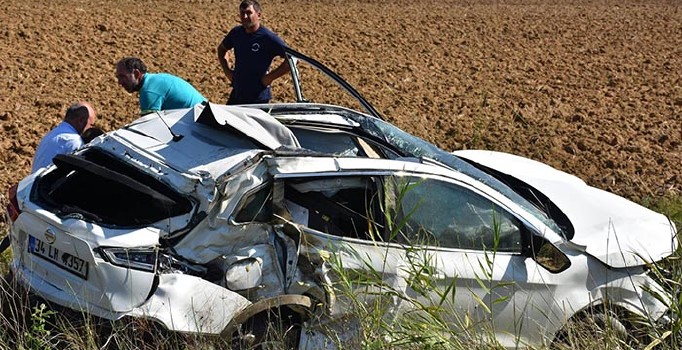 Tekirdağ’da hurdaya dönen araçtan sağ çıktı