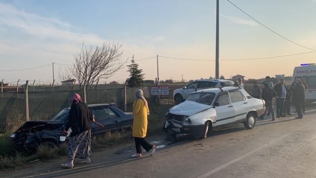 Tekirdağ’da iki otomobil kafa kafaya çarpıştı: 3 yaralı