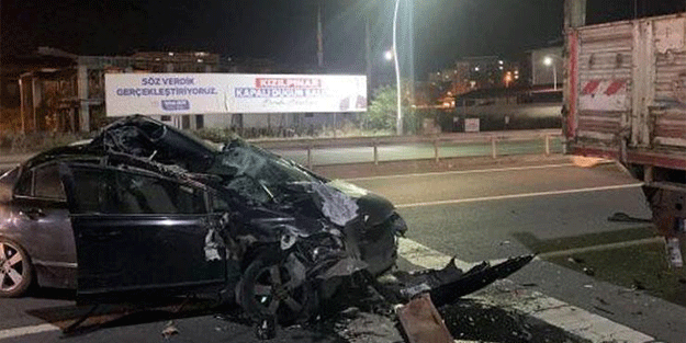 Tekirdağ'da kamyona çarpan otomobildeki 4 kişi yaralandı