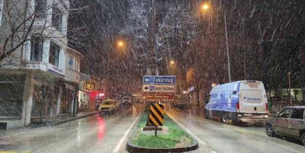 Tekirdağ'da kar yağışı başladı