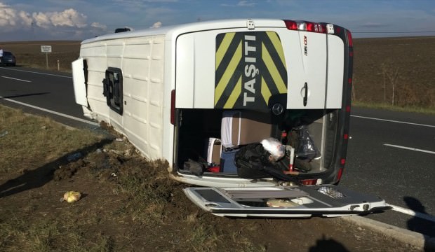 Tekirdağ’da öğrencileri taşıyan minibüs devrildi: 19 kişi yaralı