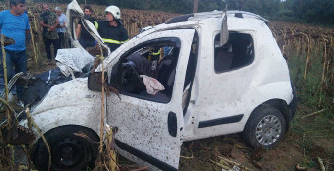 Tekirdağ'da otomobil tarlaya uçtu: 3 kişi öldü, 2 kişi yaralandı