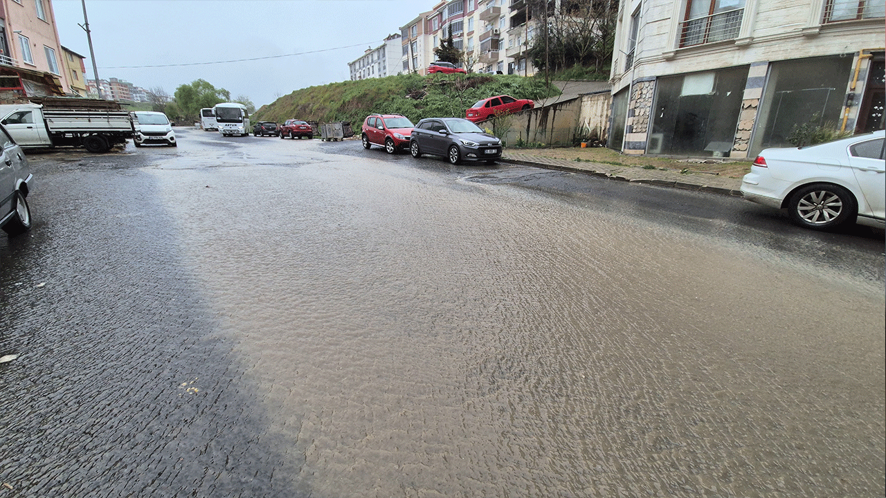 Tekirdağ’da sağanak hayatı olumsuz etkiledi! Meteoroloji uyarmıştı!