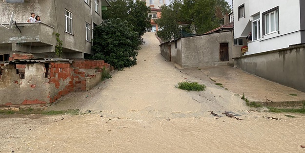 Tekirdağ'da sağanak yağış! Taşkınlara neden oldu