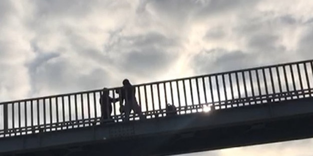 Tekirdağ'da şaşırtan görüntü! Üst geçide çıkıp birbirlerini nakavt etmeye çalıştılar