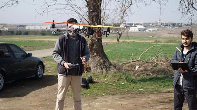 Tekirdağ'da tasarladığı İHA ile rüzgarın hızını ölçüyor