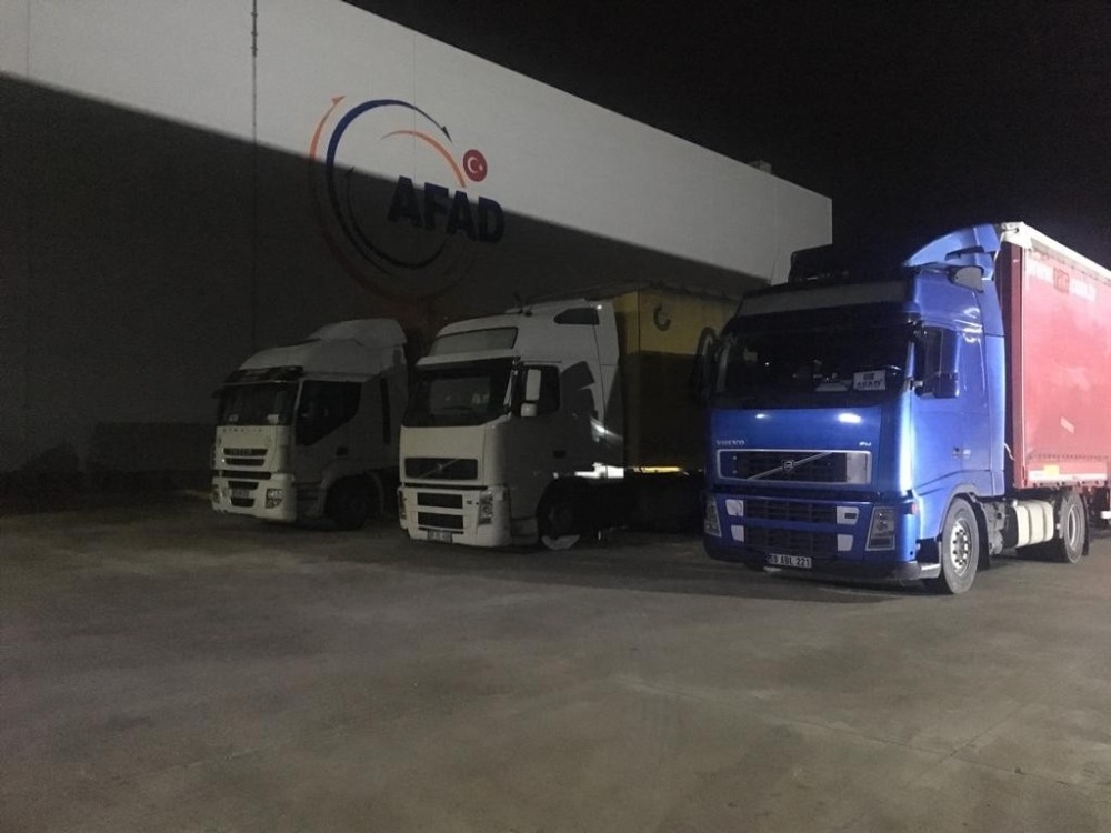 Tekirdağ’dan Arnavutluk’a 3 tır çadır gönderildi 