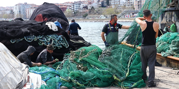 Tekirdağlı balıkçıların ağ mesaisi başladı