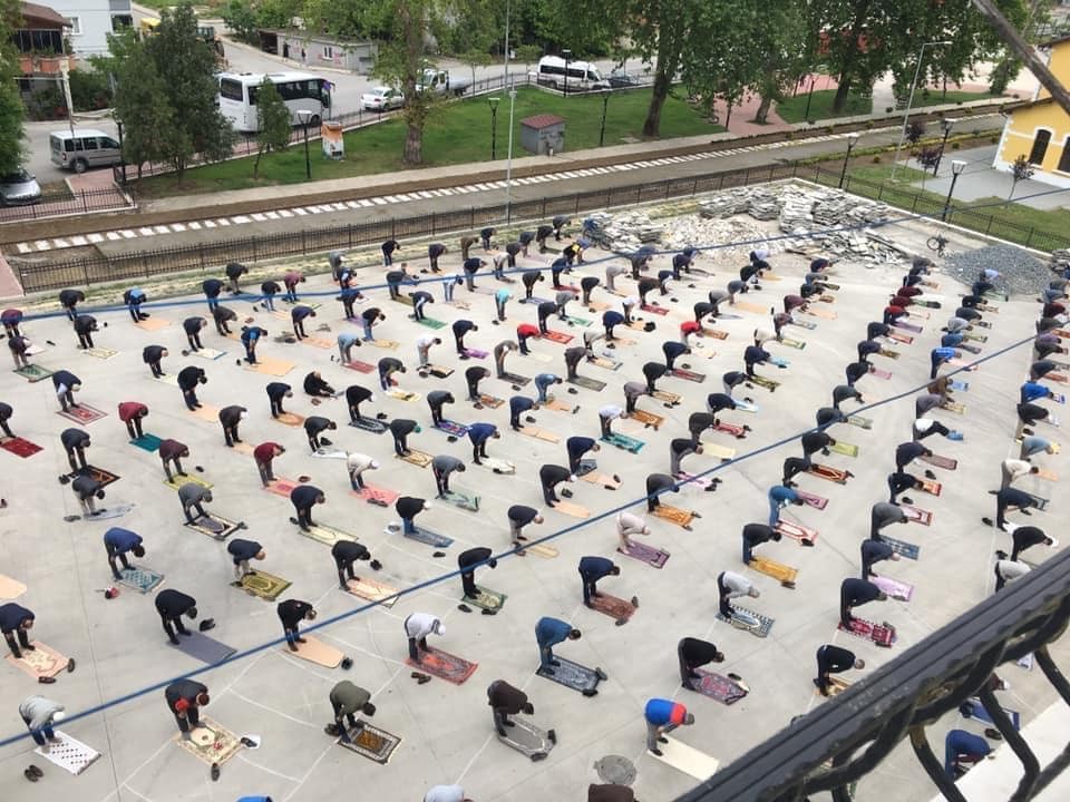 Tekkeköy’de tarihi alanda cuma namazı 