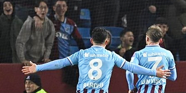 Teklif mektubu geldi geliyor denilirken: Hem en skorer hem en ünlü oyuncu olmuşken: Gönderdi gollerini...