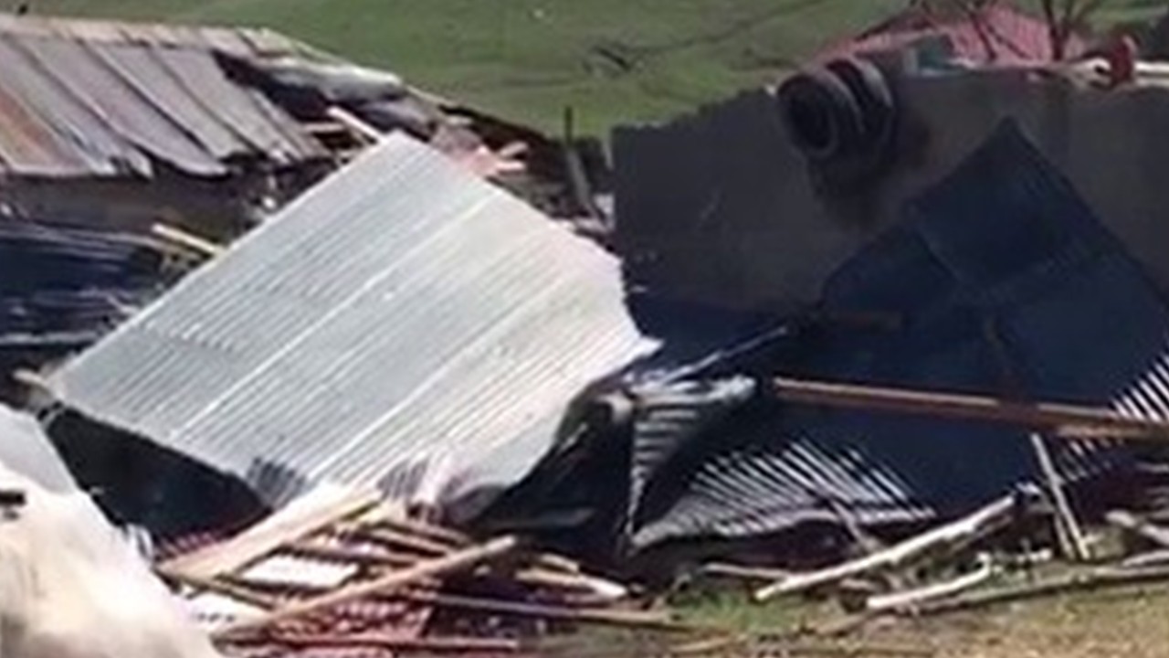 Tekman’da hortum felaketi! Çok sayıda bina zarar gördü