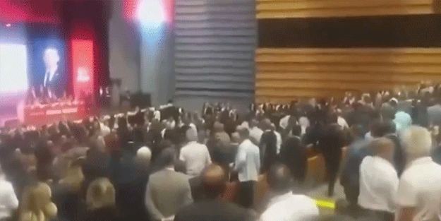 Tekme tokat birbirlerine girdiler! CHP kurultaylarının klasiği