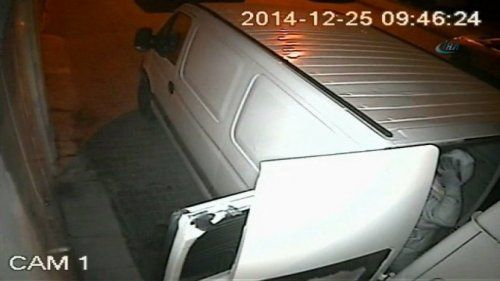 15 bin liralık malzeme çaldılar