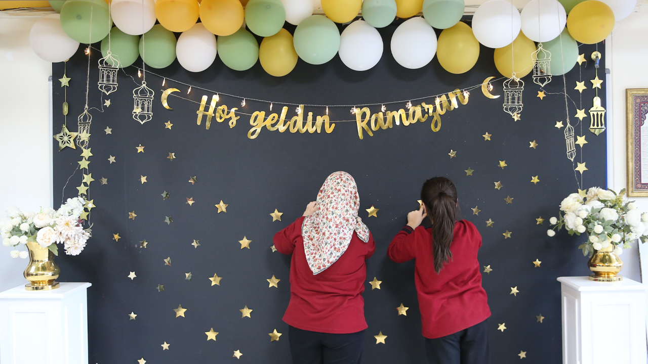 Tekne orucuna dahi tahammül edemeyen örümcek kafalıları okullardan şutlayın!