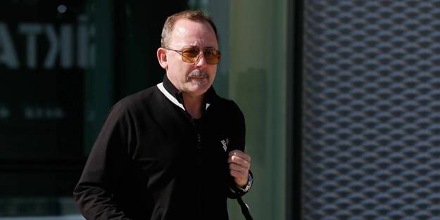 Teknik direktör, 4 futbolcunun üstünü çizdi